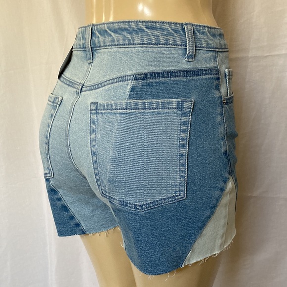 SALE! SO Jeans Juniors Shortie Super High Rise Size 9 Light Blue  Fray Hem NWT - Picture 2 of 7